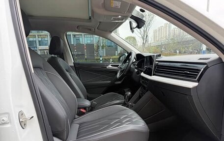 Volkswagen Tiguan II, 2023 год, 1 944 000 рублей, 22 фотография