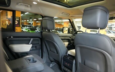 Land Rover Defender II, 2024 год, 8 000 000 рублей, 11 фотография