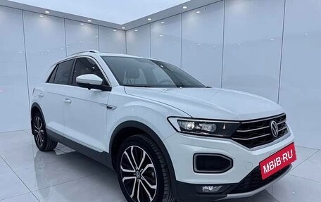 Volkswagen T-Roc I, 2022 год, 1 890 000 рублей, 3 фотография