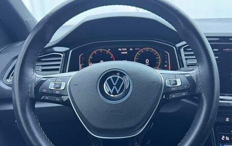 Volkswagen T-Roc I, 2022 год, 1 890 000 рублей, 9 фотография