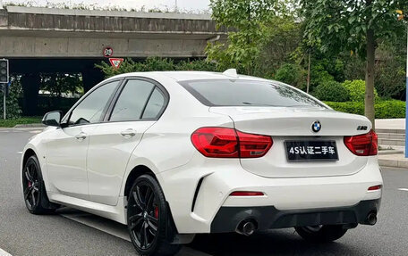 BMW 1 серия, 2022 год, 1 500 000 рублей, 5 фотография