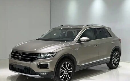 Volkswagen T-Roc I, 2022 год, 1 460 000 рублей, 1 фотография