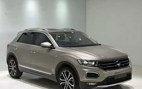 Volkswagen T-Roc I, 2022 год, 1 460 000 рублей, 2 фотография