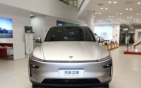 Tesla Model Y I, 2025 год, 8 000 000 рублей, 2 фотография