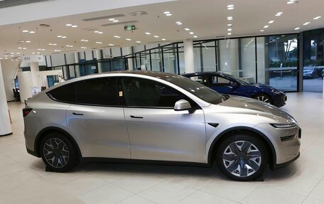 Tesla Model Y I, 2025 год, 8 000 000 рублей, 4 фотография