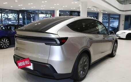 Tesla Model Y I, 2025 год, 8 000 000 рублей, 8 фотография