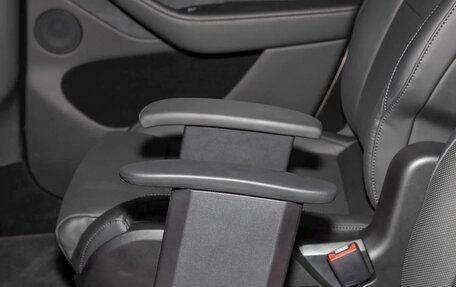 Tesla Model Y I, 2025 год, 8 000 000 рублей, 24 фотография