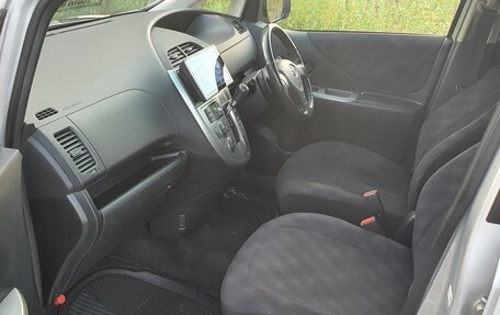 Toyota Ractis I, 2006 год, 570 000 рублей, 21 фотография