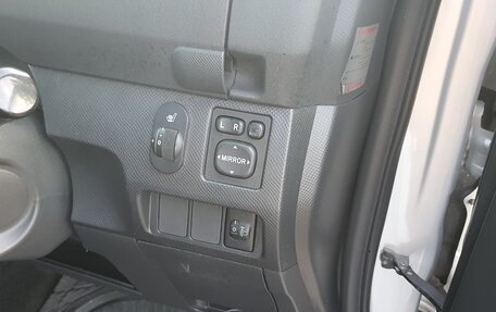 Toyota Ractis I, 2006 год, 570 000 рублей, 32 фотография