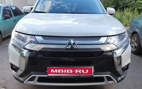 Mitsubishi Outlander III рестайлинг 3, 2018 год, 2 200 000 рублей, 1 фотография