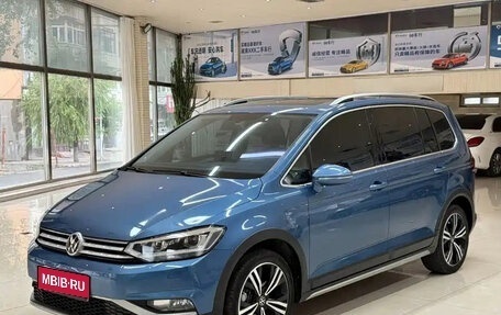 Volkswagen Touran III, 2022 год, 1 600 888 рублей, 1 фотография