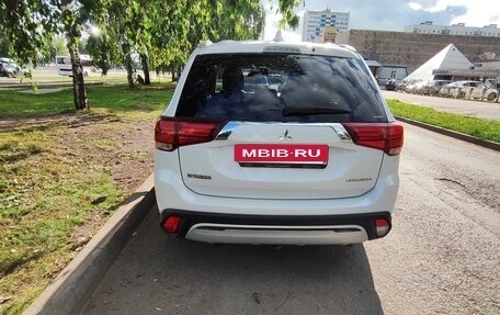 Mitsubishi Outlander III рестайлинг 3, 2018 год, 2 200 000 рублей, 2 фотография
