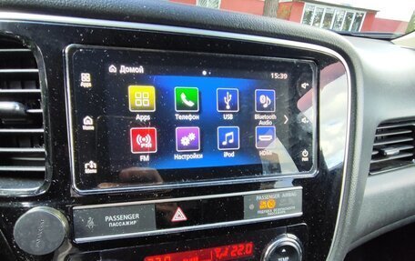 Mitsubishi Outlander III рестайлинг 3, 2018 год, 2 200 000 рублей, 9 фотография