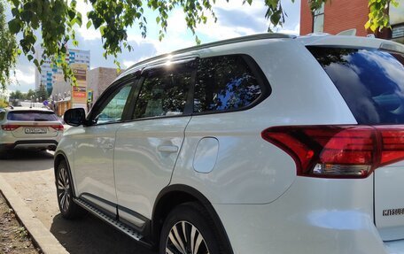 Mitsubishi Outlander III рестайлинг 3, 2018 год, 2 200 000 рублей, 4 фотография