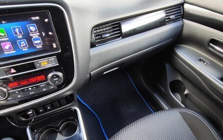 Mitsubishi Outlander III рестайлинг 3, 2018 год, 2 200 000 рублей, 8 фотография