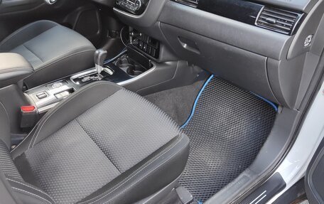 Mitsubishi Outlander III рестайлинг 3, 2018 год, 2 200 000 рублей, 10 фотография