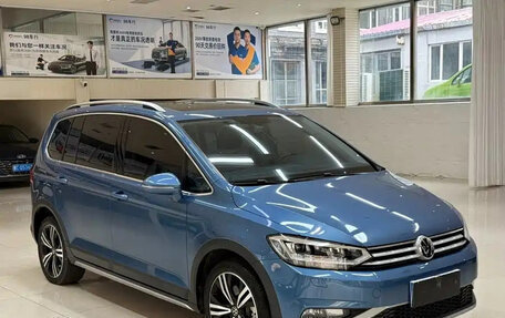 Volkswagen Touran III, 2022 год, 1 600 888 рублей, 3 фотография