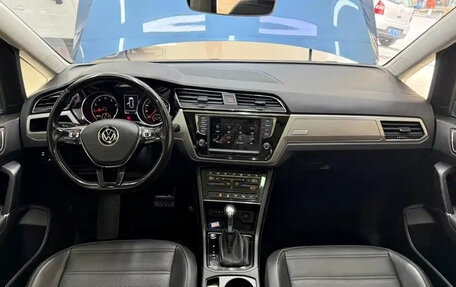 Volkswagen Touran III, 2022 год, 1 600 888 рублей, 17 фотография