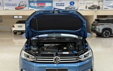 Volkswagen Touran III, 2022 год, 1 600 888 рублей, 7 фотография