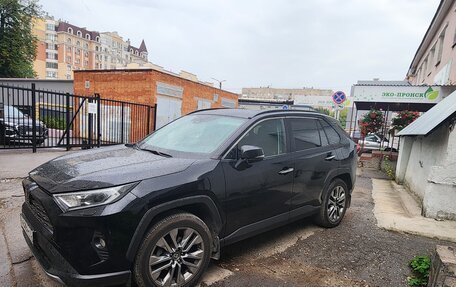 Toyota RAV4, 2019 год, 3 380 000 рублей, 2 фотография