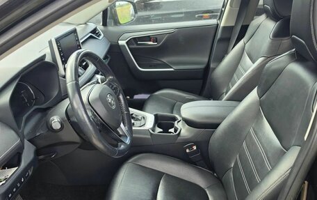 Toyota RAV4, 2019 год, 3 380 000 рублей, 9 фотография