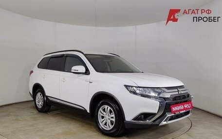 Mitsubishi Outlander III рестайлинг 3, 2019 год, 2 145 000 рублей, 3 фотография