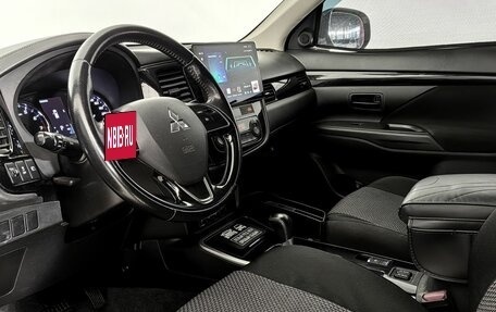 Mitsubishi Outlander III рестайлинг 3, 2019 год, 2 145 000 рублей, 14 фотография