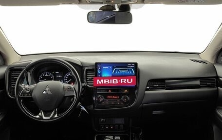 Mitsubishi Outlander III рестайлинг 3, 2019 год, 2 145 000 рублей, 12 фотография