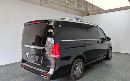 Mercedes-Benz V-Класс, 2022 год, 6 300 000 рублей, 4 фотография
