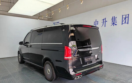Mercedes-Benz V-Класс, 2022 год, 6 300 000 рублей, 3 фотография