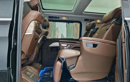 Mercedes-Benz V-Класс, 2022 год, 6 300 000 рублей, 12 фотография