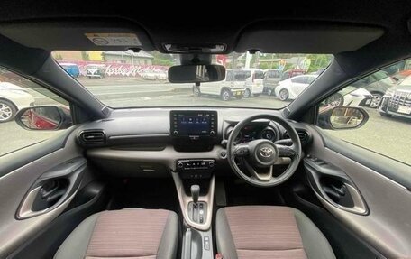 Toyota Yaris, 2021 год, 1 100 000 рублей, 7 фотография