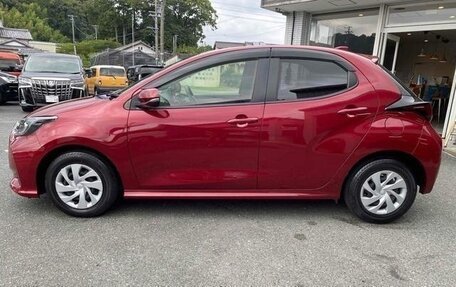 Toyota Yaris, 2021 год, 1 100 000 рублей, 4 фотография