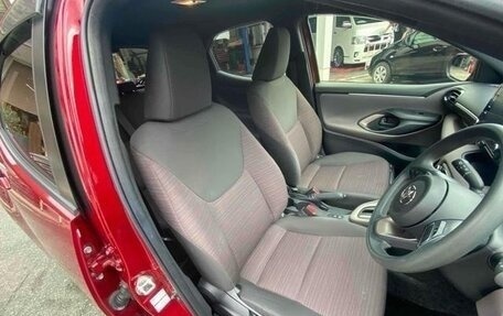 Toyota Yaris, 2021 год, 1 100 000 рублей, 9 фотография