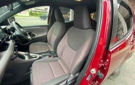 Toyota Yaris, 2021 год, 1 100 000 рублей, 10 фотография