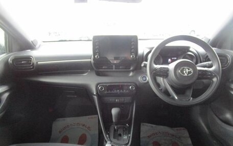 Toyota Yaris, 2023 год, 1 250 000 рублей, 9 фотография