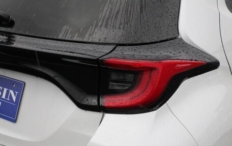 Toyota Yaris, 2023 год, 1 250 000 рублей, 10 фотография