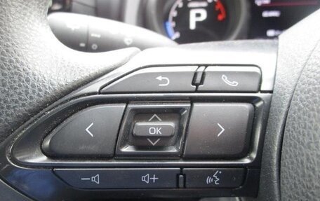Toyota Yaris, 2023 год, 1 250 000 рублей, 13 фотография