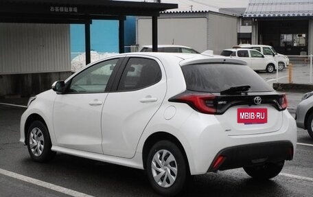 Toyota Yaris, 2023 год, 1 250 000 рублей, 5 фотография