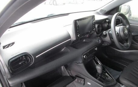 Toyota Yaris, 2023 год, 1 250 000 рублей, 17 фотография