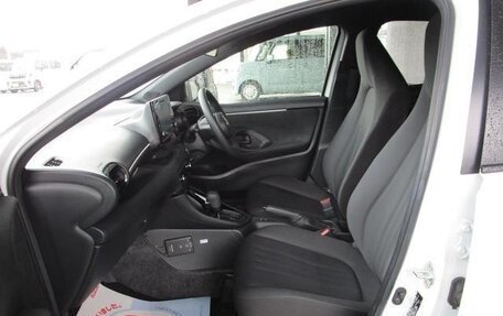 Toyota Yaris, 2023 год, 1 250 000 рублей, 16 фотография