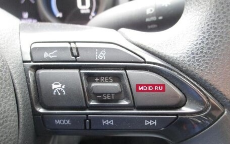 Toyota Yaris, 2023 год, 1 250 000 рублей, 14 фотография