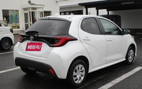 Toyota Yaris, 2023 год, 1 250 000 рублей, 4 фотография