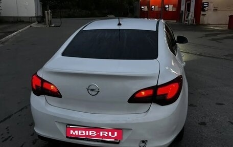 Opel Astra J, 2013 год, 450 000 рублей, 3 фотография