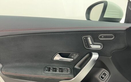 Mercedes-Benz CLA, 2019 год, 2 650 000 рублей, 17 фотография