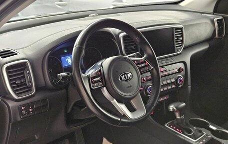 KIA Sportage IV рестайлинг, 2021 год, 2 590 000 рублей, 10 фотография