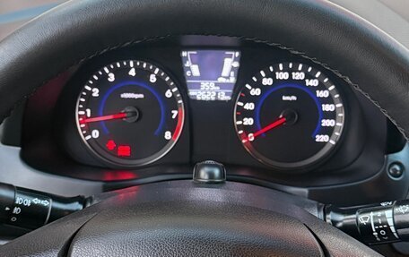Hyundai Solaris II рестайлинг, 2011 год, 900 000 рублей, 4 фотография