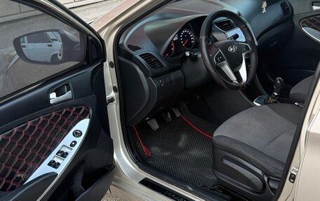Hyundai Solaris II рестайлинг, 2011 год, 900 000 рублей, 3 фотография