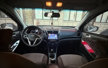 Hyundai Solaris II рестайлинг, 2011 год, 900 000 рублей, 2 фотография