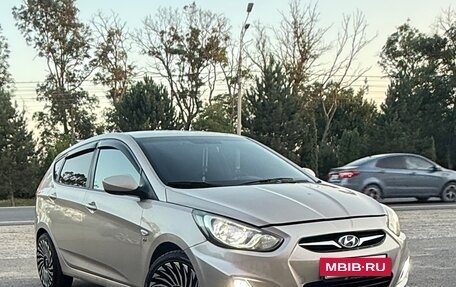 Hyundai Solaris II рестайлинг, 2011 год, 900 000 рублей, 6 фотография
